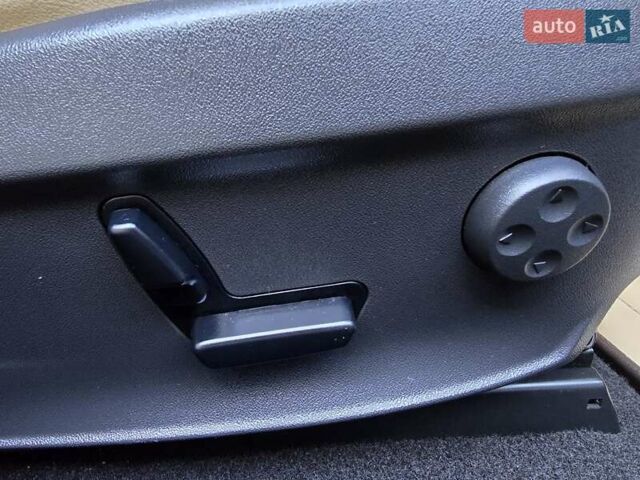 Синій Тесла Модель С, об'ємом двигуна 0 л та пробігом 155 тис. км за 12499 $, фото 53 на Automoto.ua