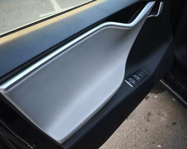 Синий Тесла Модель С, объемом двигателя 0 л и пробегом 138 тыс. км за 18499 $, фото 5 на Automoto.ua