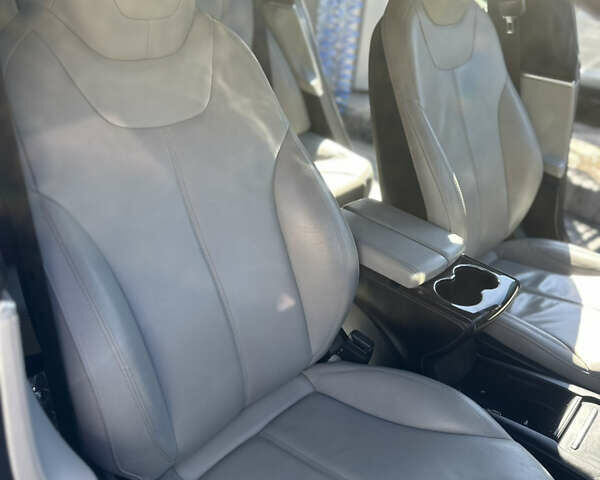 Синий Тесла Модель С, объемом двигателя 0 л и пробегом 144 тыс. км за 13400 $, фото 19 на Automoto.ua