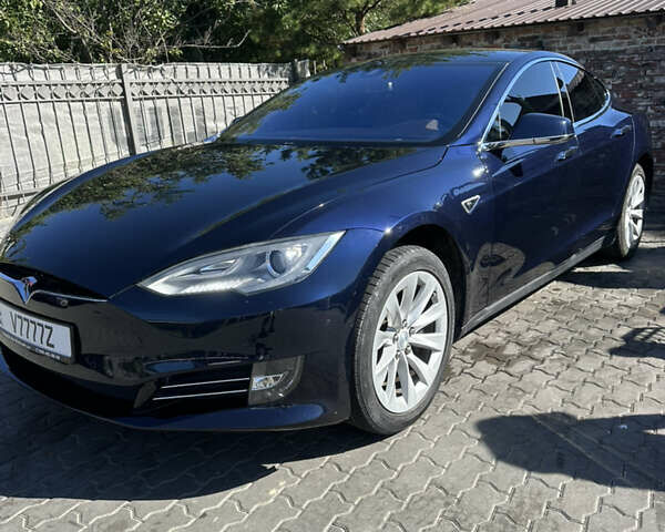 Синий Тесла Модель С, объемом двигателя 0 л и пробегом 144 тыс. км за 13400 $, фото 2 на Automoto.ua