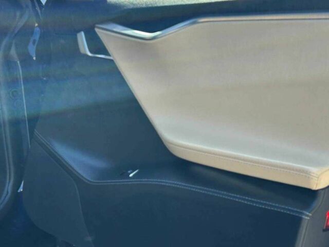 Синій Тесла Модель С, об'ємом двигуна 0 л та пробігом 162 тис. км за 19800 $, фото 12 на Automoto.ua