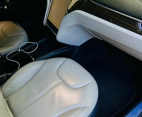 Синий Тесла Модель С, объемом двигателя 0 л и пробегом 47 тыс. км за 13700 $, фото 38 на Automoto.ua