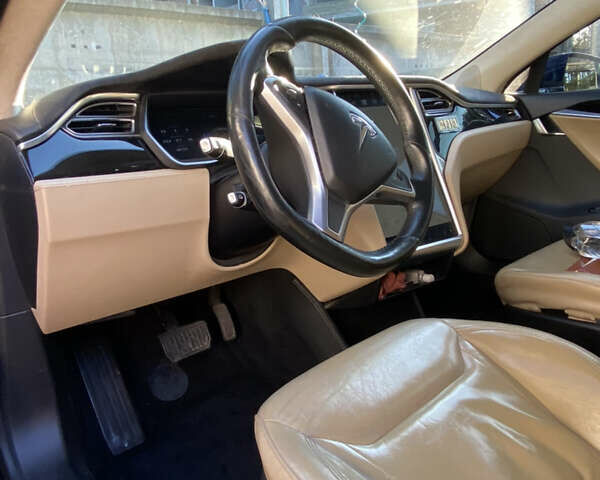 Синий Тесла Модель С, объемом двигателя 0 л и пробегом 150 тыс. км за 27000 $, фото 6 на Automoto.ua