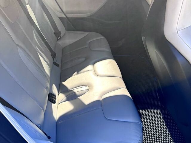 Синій Тесла Модель С, об'ємом двигуна 0.2 л та пробігом 98 тис. км за 20000 $, фото 6 на Automoto.ua