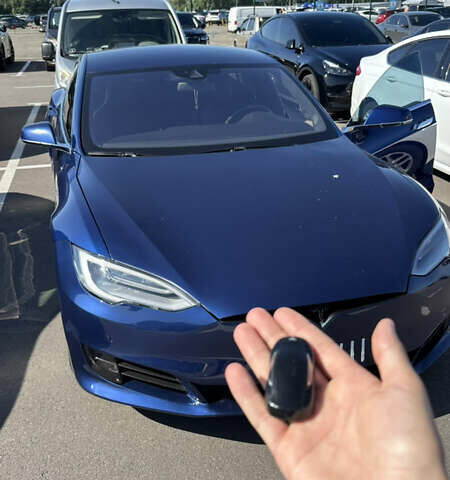 Синий Тесла Модель С, объемом двигателя 0 л и пробегом 218 тыс. км за 16000 $, фото 39 на Automoto.ua