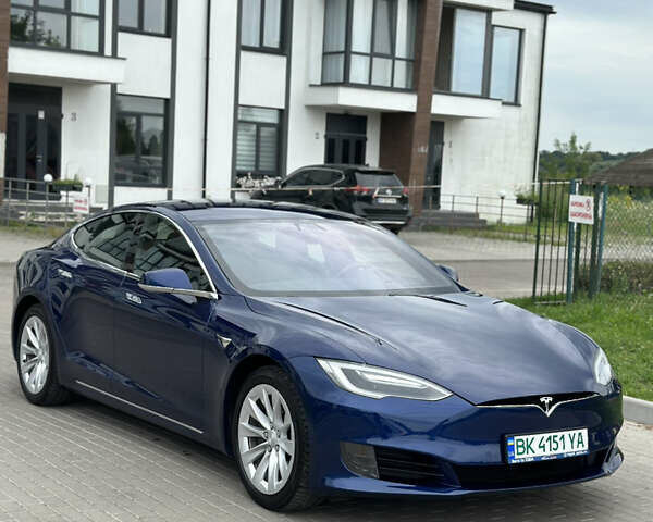Синий Тесла Модель С, объемом двигателя 0 л и пробегом 142 тыс. км за 18200 $, фото 1 на Automoto.ua