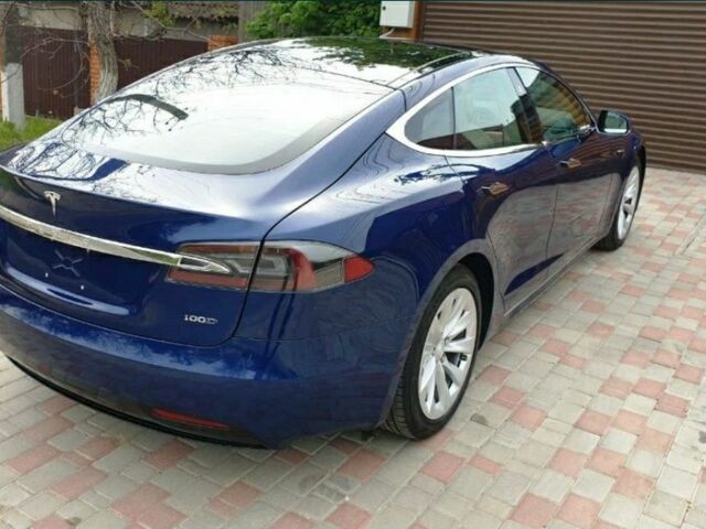 Синий Тесла Модель С, объемом двигателя 0 л и пробегом 9 тыс. км за 1160 $, фото 2 на Automoto.ua