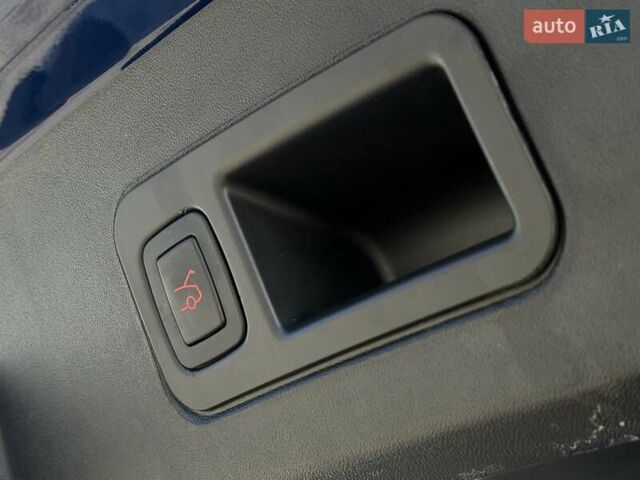 Синий Тесла Модель С, объемом двигателя 0 л и пробегом 190 тыс. км за 17990 $, фото 48 на Automoto.ua