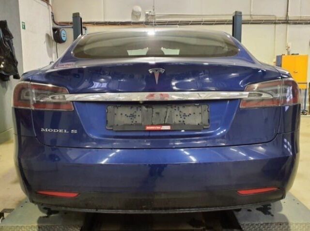 Тесла Модель С 2017 в Киеве на Automoto.ua Синий Тесла Модель С, объемом двигателя 0 л и пробегом 134 тыс. км за 15900 $, фото 1 на Automoto.ua