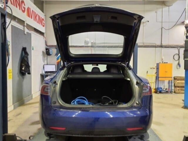 Тесла Модель С 2017 в Киеве на Automoto.ua Синий Тесла Модель С, объемом двигателя 0 л и пробегом 134 тыс. км за 15900 $, фото 3 на Automoto.ua