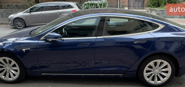 Синий Тесла Модель С, объемом двигателя 0 л и пробегом 131 тыс. км за 20300 $, фото 3 на Automoto.ua