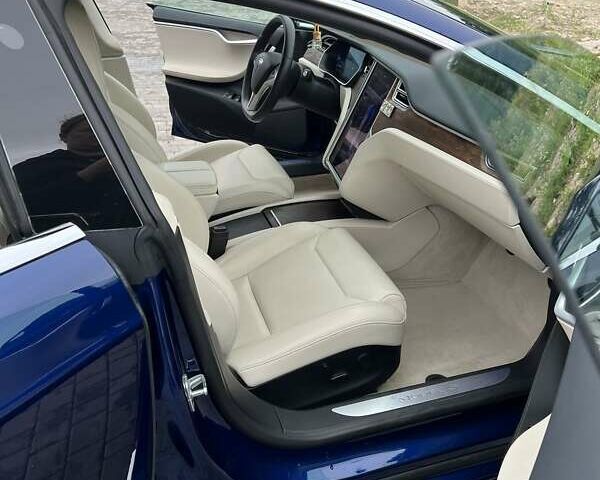 Синій Тесла Модель С, об'ємом двигуна 0 л та пробігом 49 тис. км за 42000 $, фото 32 на Automoto.ua