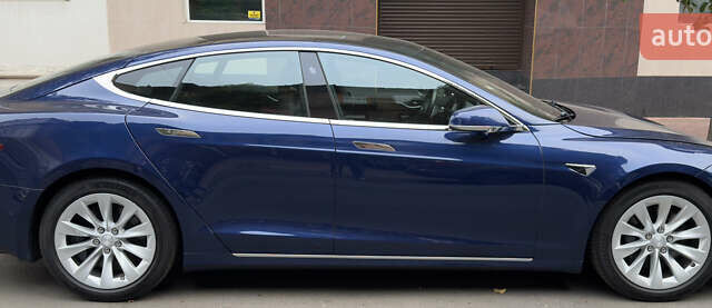 Синий Тесла Модель С, объемом двигателя 0 л и пробегом 131 тыс. км за 20300 $, фото 2 на Automoto.ua