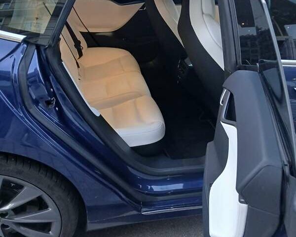 Синий Тесла Модель С, объемом двигателя 0 л и пробегом 54 тыс. км за 32000 $, фото 11 на Automoto.ua