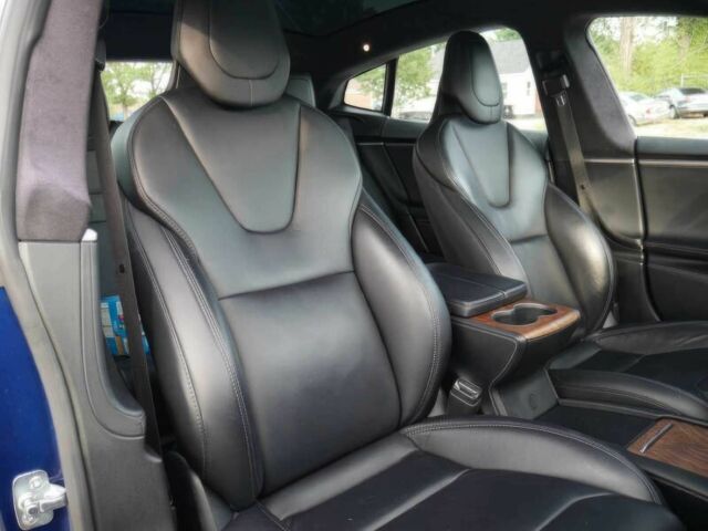 Синий Тесла Модель С, объемом двигателя 0 л и пробегом 46 тыс. км за 9100 $, фото 8 на Automoto.ua