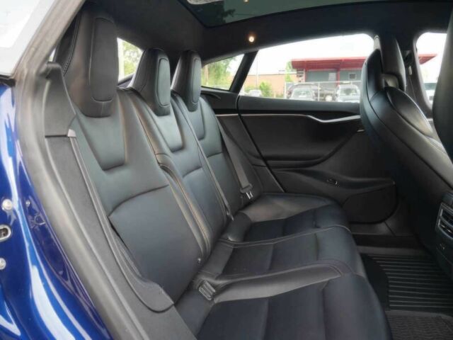 Синий Тесла Модель С, объемом двигателя 0 л и пробегом 46 тыс. км за 9100 $, фото 9 на Automoto.ua