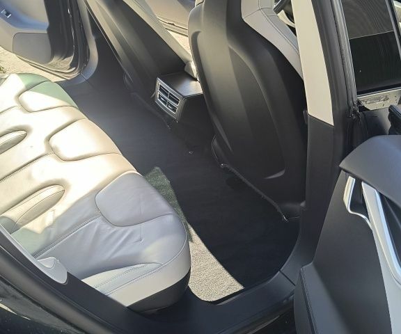 Зелений Тесла Модель С, об'ємом двигуна 0 л та пробігом 224 тис. км за 12200 $, фото 10 на Automoto.ua