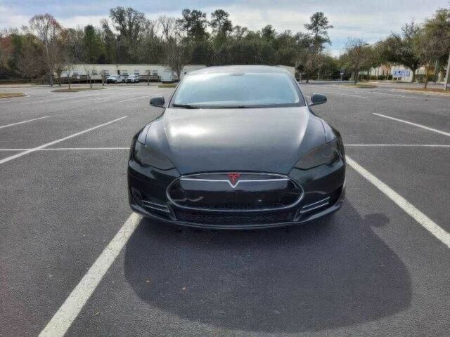 Зелений Тесла Модель С, об'ємом двигуна 0 л та пробігом 122 тис. км за 4000 $, фото 1 на Automoto.ua