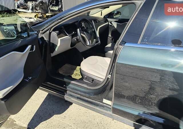 Зеленый Тесла Модель С, объемом двигателя 0 л и пробегом 224 тыс. км за 12100 $, фото 5 на Automoto.ua