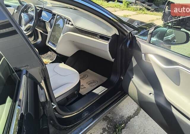 Зеленый Тесла Модель С, объемом двигателя 0 л и пробегом 224 тыс. км за 12100 $, фото 1 на Automoto.ua