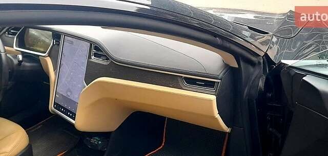 Зеленый Тесла Модель С, объемом двигателя 0 л и пробегом 231 тыс. км за 13800 $, фото 4 на Automoto.ua