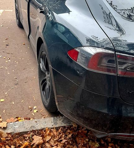 Зеленый Тесла Модель С, объемом двигателя 0 л и пробегом 231 тыс. км за 13800 $, фото 2 на Automoto.ua