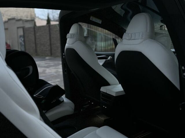 Тесла Модель Х 2020 в Одессе на Automoto.ua Белый Тесла Модель Х, объемом двигателя 0 л и пробегом 197 тыс. км за 27000 $, фото 7 на Automoto.ua