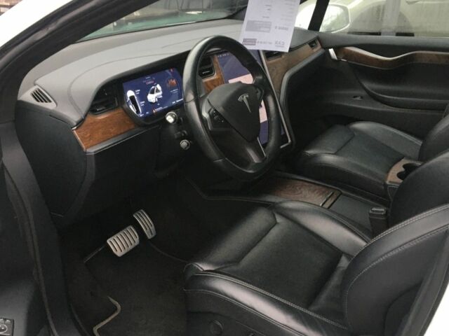 Белый Тесла Модель Х, объемом двигателя 0 л и пробегом 147 тыс. км за 28500 $, фото 4 на Automoto.ua