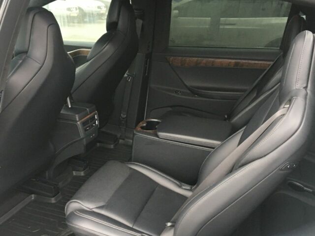 Белый Тесла Модель Х, объемом двигателя 0 л и пробегом 147 тыс. км за 28500 $, фото 5 на Automoto.ua