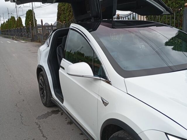 Белый Тесла Модель Х, объемом двигателя 0 л и пробегом 147 тыс. км за 28500 $, фото 6 на Automoto.ua