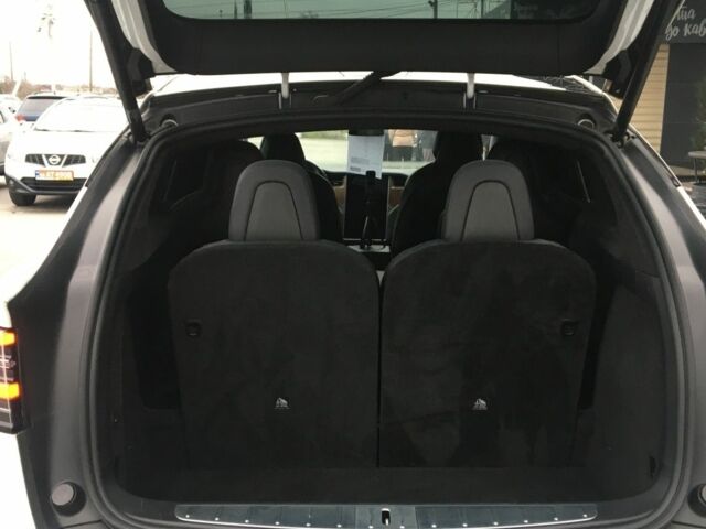 Белый Тесла Модель Х, объемом двигателя 0 л и пробегом 147 тыс. км за 28500 $, фото 3 на Automoto.ua