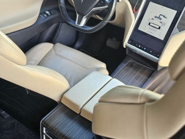 Белый Тесла Модель Х, объемом двигателя 0 л и пробегом 160 тыс. км за 18000 $, фото 5 на Automoto.ua