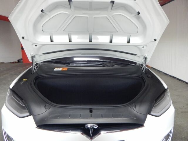 Белый Тесла Модель Х, объемом двигателя 0 л и пробегом 36 тыс. км за 62000 $, фото 12 на Automoto.ua
