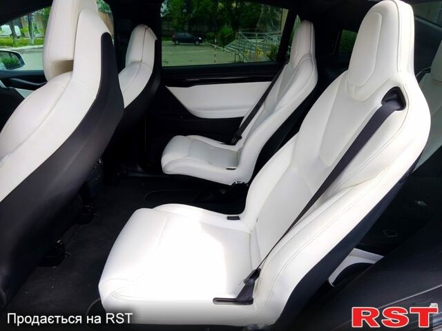 Білий Тесла Модель Х, об'ємом двигуна 0.33 л та пробігом 140 тис. км за 28500 $, фото 12 на Automoto.ua
