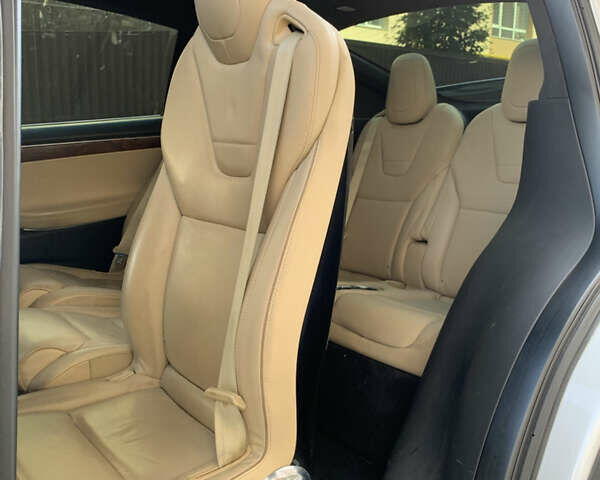 Белый Тесла Модель Х, объемом двигателя 0 л и пробегом 260 тыс. км за 19300 $, фото 37 на Automoto.ua