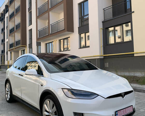 Белый Тесла Модель Х, объемом двигателя 0 л и пробегом 260 тыс. км за 19300 $, фото 7 на Automoto.ua
