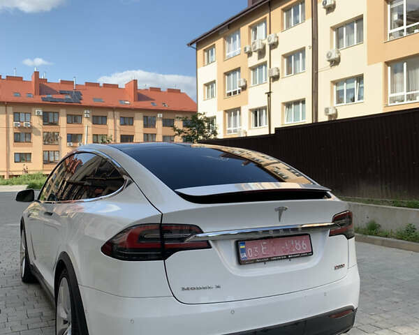 Белый Тесла Модель Х, объемом двигателя 0 л и пробегом 260 тыс. км за 19300 $, фото 18 на Automoto.ua