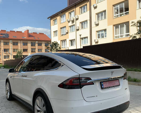 Белый Тесла Модель Х, объемом двигателя 0 л и пробегом 260 тыс. км за 19300 $, фото 19 на Automoto.ua