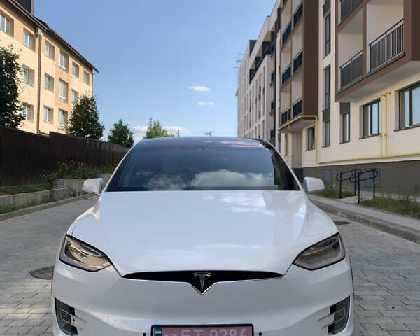 Белый Тесла Модель Х, объемом двигателя 0 л и пробегом 260 тыс. км за 19300 $, фото 4 на Automoto.ua