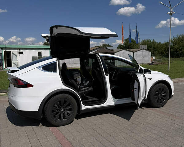 Белый Тесла Модель Х, объемом двигателя 0 л и пробегом 80 тыс. км за 23499 $, фото 8 на Automoto.ua