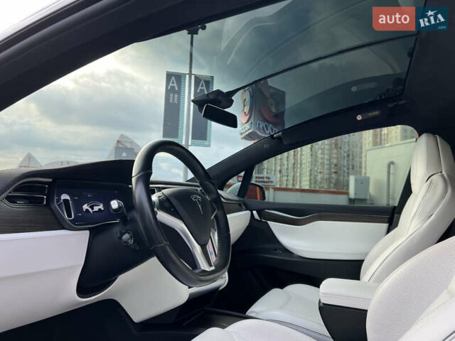 Белый Тесла Модель Х, объемом двигателя 0 л и пробегом 170 тыс. км за 19900 $, фото 18 на Automoto.ua