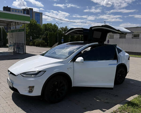 Белый Тесла Модель Х, объемом двигателя 0 л и пробегом 80 тыс. км за 23499 $, фото 15 на Automoto.ua