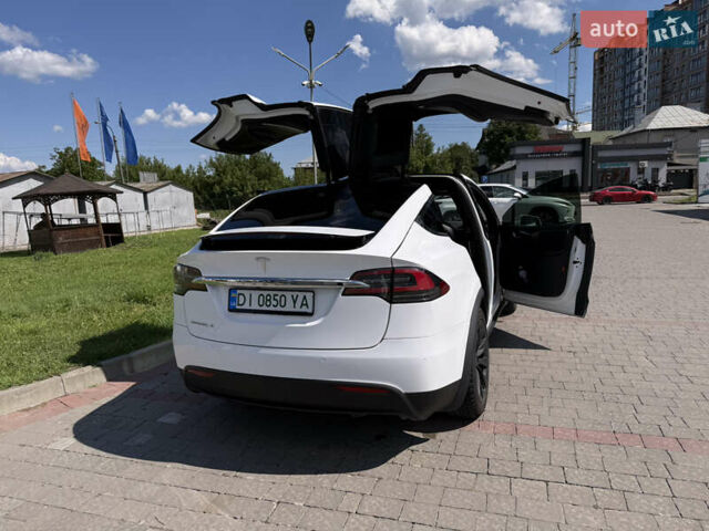 Белый Тесла Модель Х, объемом двигателя 0 л и пробегом 75 тыс. км за 24999 $, фото 10 на Automoto.ua