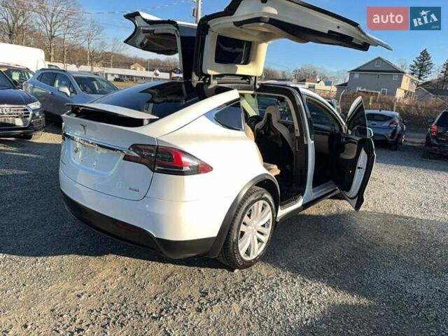 Белый Тесла Модель Х, объемом двигателя 0 л и пробегом 91 тыс. км за 6200 $, фото 3 на Automoto.ua