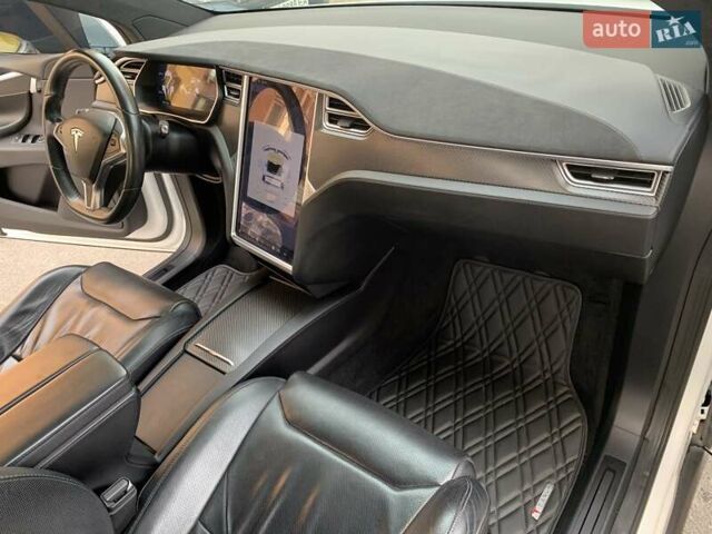 Белый Тесла Модель Х, объемом двигателя 0 л и пробегом 128 тыс. км за 48000 $, фото 13 на Automoto.ua