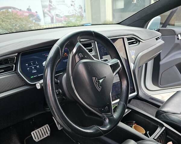 Білий Тесла Модель Х, об'ємом двигуна 0 л та пробігом 135 тис. км за 33490 $, фото 18 на Automoto.ua