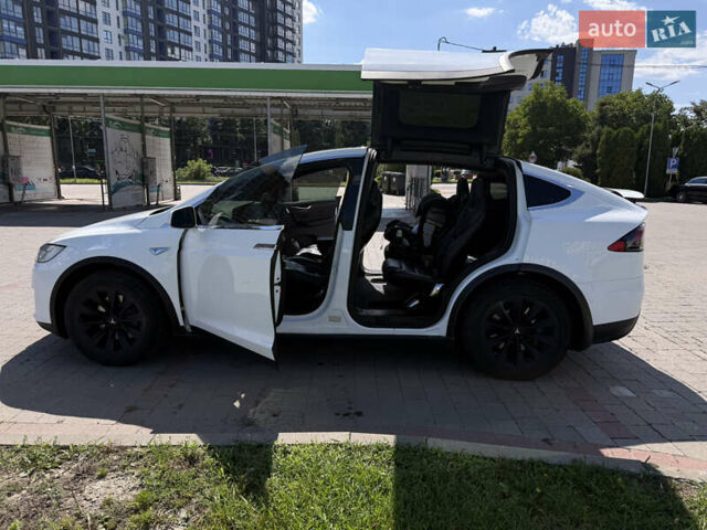Белый Тесла Модель Х, объемом двигателя 0 л и пробегом 75 тыс. км за 24999 $, фото 18 на Automoto.ua