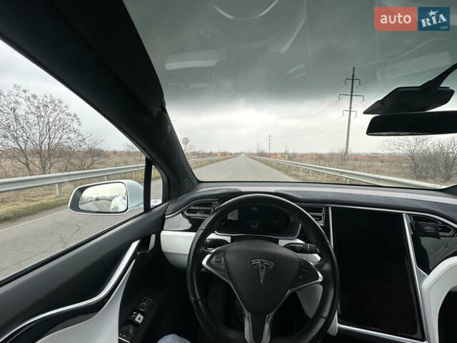Белый Тесла Модель Х, объемом двигателя 0 л и пробегом 45 тыс. км за 26000 $, фото 55 на Automoto.ua