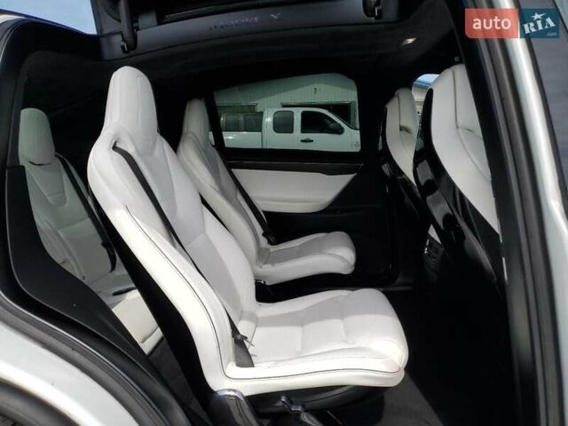 Белый Тесла Модель Х, объемом двигателя 0 л и пробегом 140 тыс. км за 7500 $, фото 10 на Automoto.ua