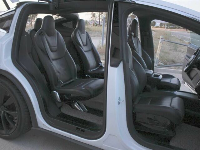 Білий Тесла Модель Х, об'ємом двигуна 0 л та пробігом 72 тис. км за 12400 $, фото 9 на Automoto.ua